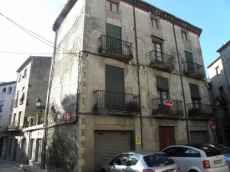 Building for sale in the old town of Besalú