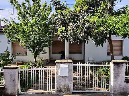 Single-story house located in Besalú. - 8