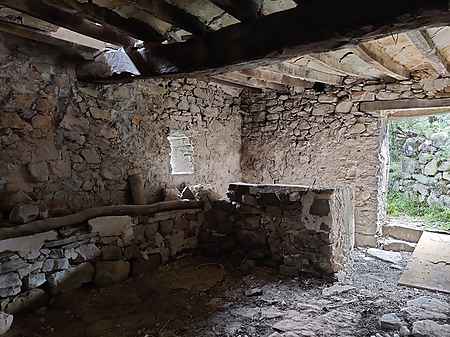 Ruina para restaurar situada en la Vall de Bach. - 2