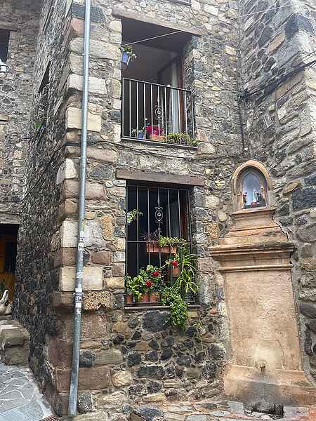 Bonica casa de poble situada a Castellfollit de la Roca. - 19