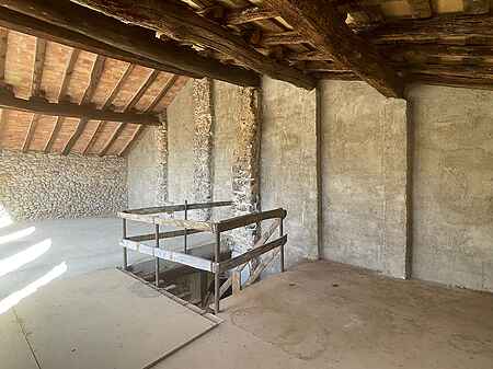 Casa de poble per restuarar, situada a Crespià. - 4