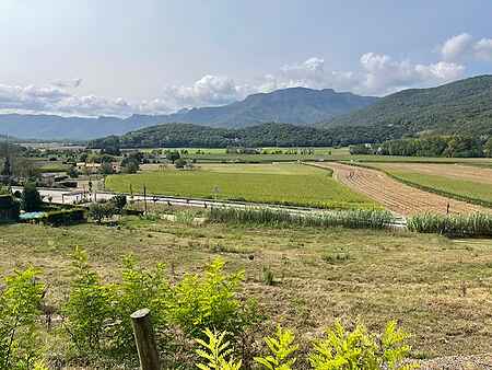 Màgnific terreny urbanitzable, situat a la Vall d'en Bas. - 2