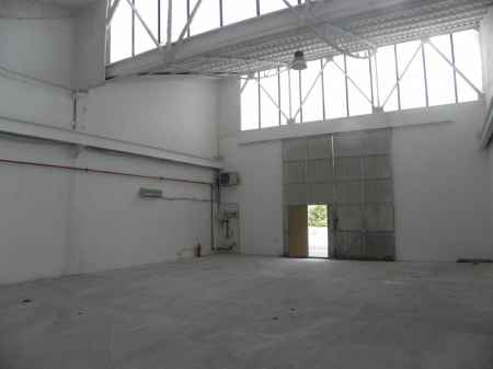 Industrial warehouse for rent, located in Besalú. - 0
