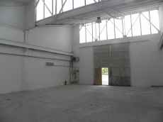 Industrial warehouse for rent, located in Besalú.