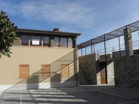 Casa en venta situada en Besalú, con vistas al Pont Vell. - 0