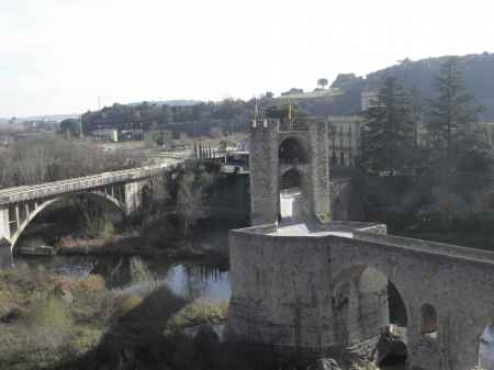 Houses for sale in Besalú, with views of the Pont Vell (Old Bridge). - 17