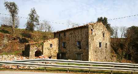 Farmhouse to be restored, ideal for a restaurant. - 1