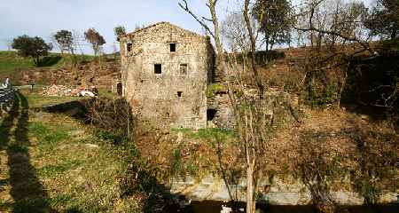 Farmhouse to be restored, ideal for a restaurant. - 2