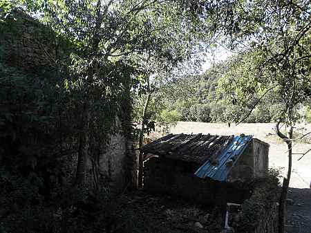 Authentic farmhouse to restore, located in Sales de Llierca. - 8