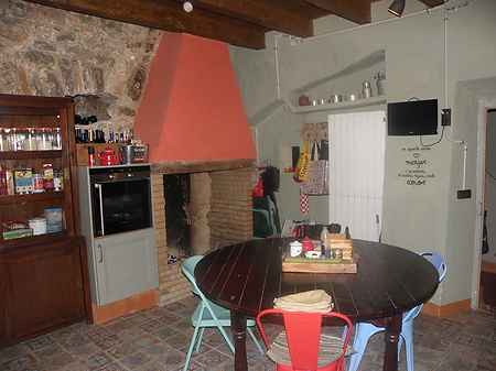 Townhouse located in the old town of Besalú. - 3