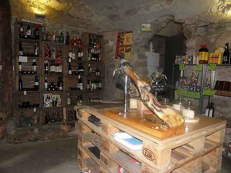 Casa de pueblo situada en el casco antiguo en Besalú. - 13