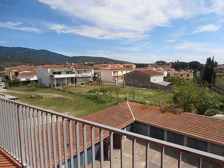 Pis en venda, situat al poble de Besalú. - 0