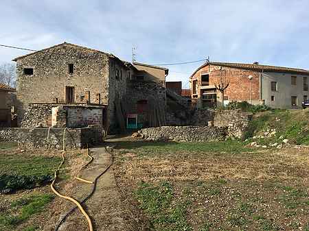 Townhouse for restoration located in La Garrotxa. - 0