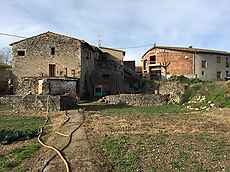 Casa de pueblo para restaurar situada en la Garrotxa.