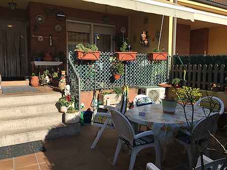 Casa adosada situada en el pueblo de Besalú. - 1