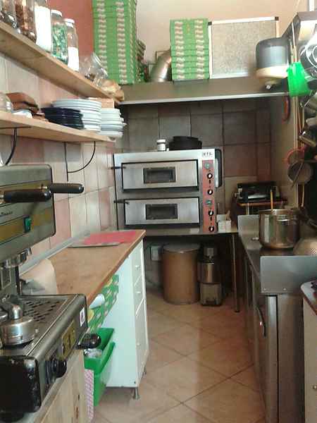 A small business located in Besalú is up for transfer. - 2