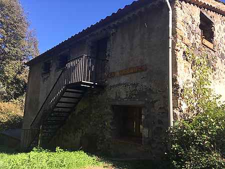 Habitable farmhouse with annexes located in La Garrotxa. - 19