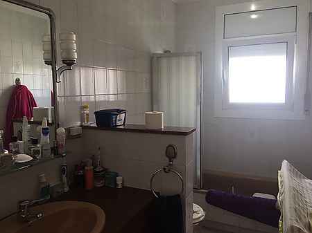 Casa aislada, situada en el pueblo de St Esteve d'en Bas. - 12