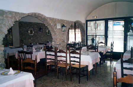 Se alquila restaurant situado en Besalú. - 1