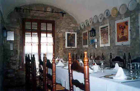 Es lloga restaurant situat a Besalú. - 4