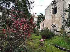 Exclusive building for sale, located in the old town of Besalú.