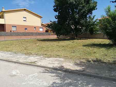 Terreno edificable para casa aislada en Besalú. - 1