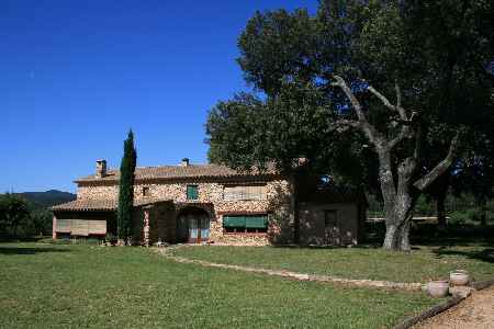 Completely restored farmhouse located in Pla de l'Estany. - 1