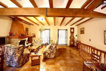 Gran casa de poble situada a Santa Pau. - 8