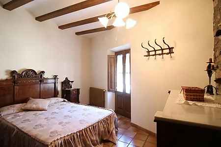 Gran casa de poble situada a Santa Pau. - 12