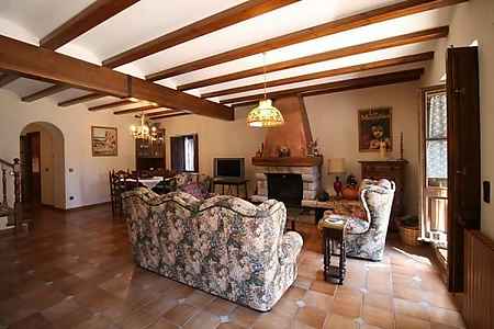 Gran casa de poble situada a Santa Pau. - 5