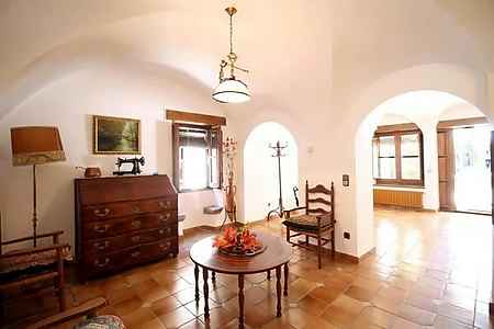 Gran casa de poble situada a Santa Pau. - 10