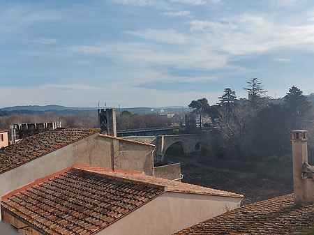 Apartment for sale located in the old town of Besalú. - 1