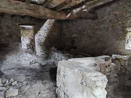 Ruined property for restoration located in Vall de Bach. - 1