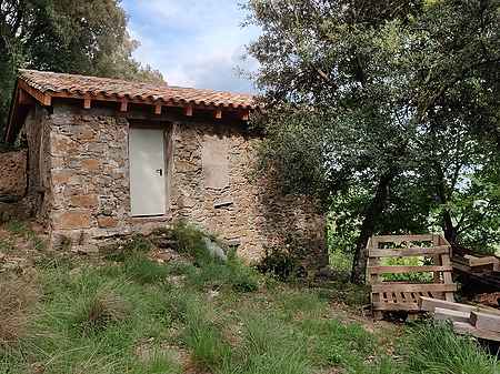 Ruïna per restaruar situada a la Vall del Bach. - 0