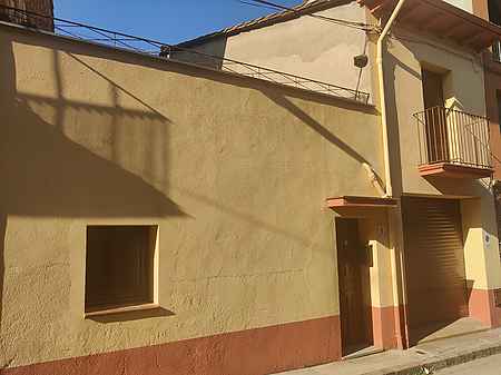 Casa de poble situada a St Jaume de Llierca. - 0
