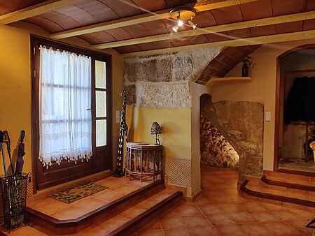 Preciosa casa rústica, situada en el pueblo de Serinyà. - 1