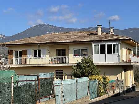 Casa aislada situada en Besalú, con posibilidad de negocio. - 0