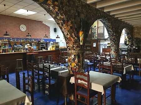 Restaurant de lloguer situat al poble de Besalú. - 5