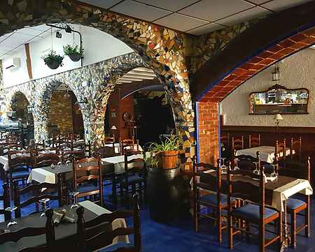 Restaurant de lloguer situat al poble de Besalú. - 4
