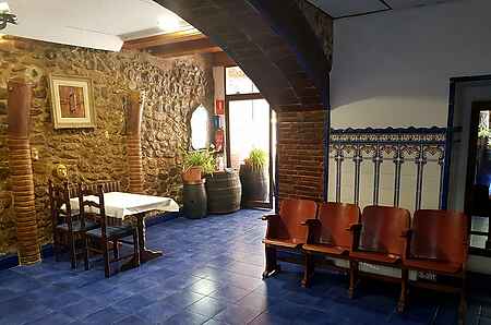 Restaurant de lloguer situat al poble de Besalú. - 2