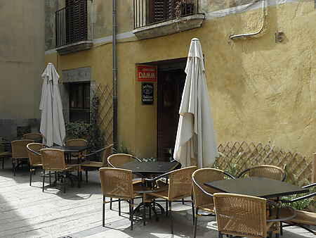 Restaurant de lloguer situat al poble de Besalú. - 0