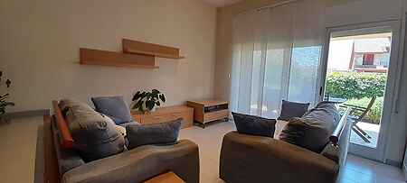 Townhouse for sale, located in Besalú. - 2
