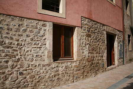 Bonica casa de poble situada a Besalú. - 17