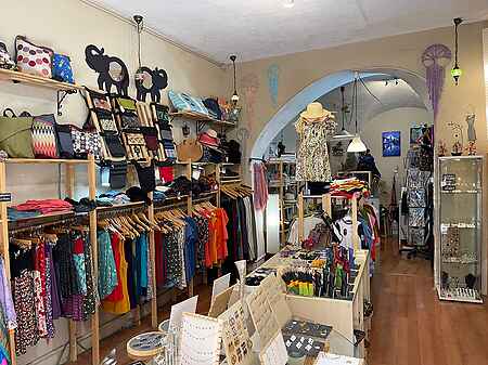 Local comercial, situat al casc antic de Besalú. - 2