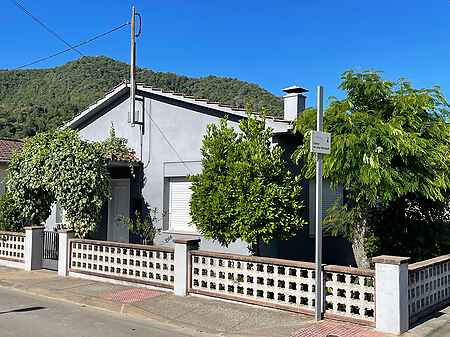 Detached single-story house located in Besalú. - 0