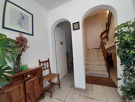Multi-family village house for sale located in Besalú. - 2