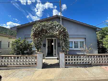 Detached single-story house located in Besalú. - 11