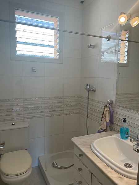 Single-story house for sale, located in Besalú. - 7