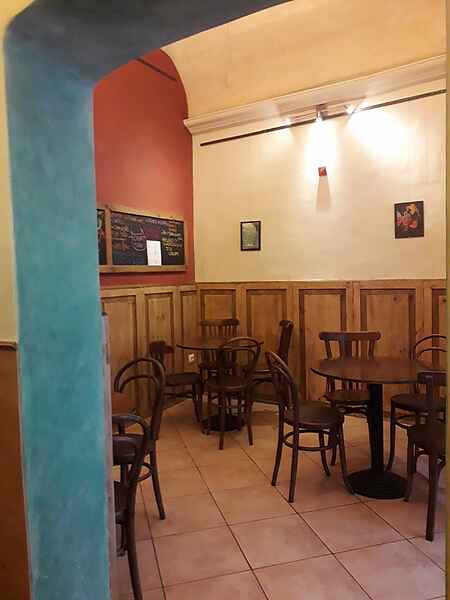 A small business located in Besalú is up for transfer. - 1