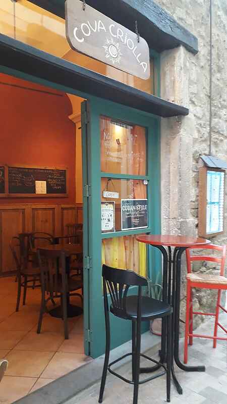 A small business located in Besalú is up for transfer. - 3